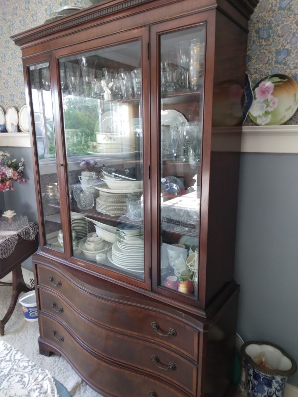 diningroom_180157_woodenLargeHutch