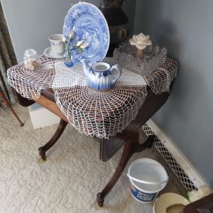 diningroom_180217_woodensmallwingedTable