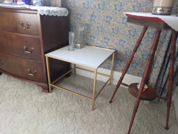 diningroom_180232_whiteDecoMetalEndTable