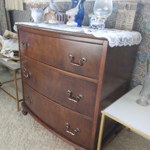 diningroom_180244_fineThreeDrawerDresser
