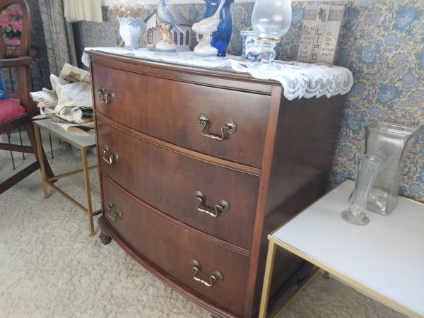 diningroom_180244_fineThreeDrawerDresser