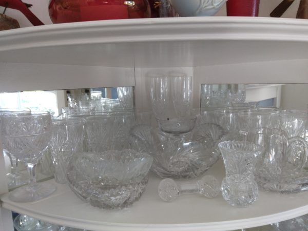 diningroom_180331_crystalGlasses