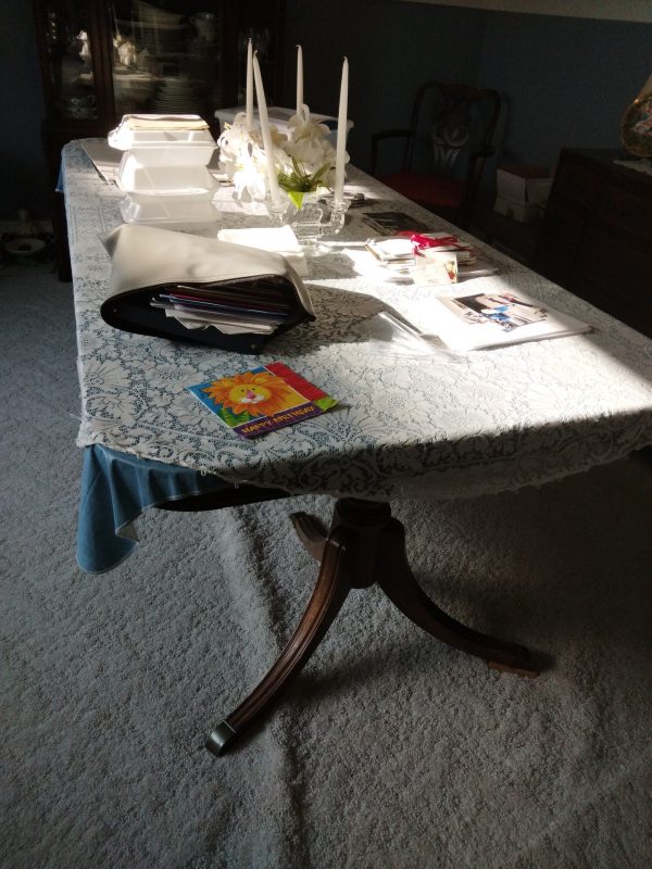 diningroom_180929_bluewhiteVase