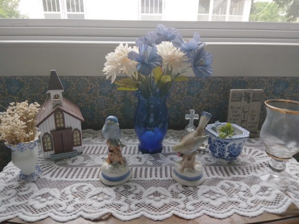 diningroom_090313_crockwithBirdTop