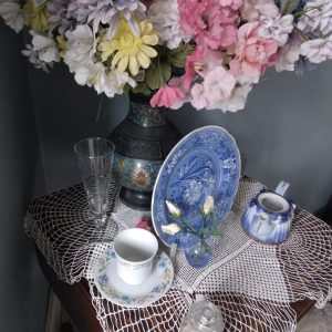 diningroom_090404_fineChinaInHutch