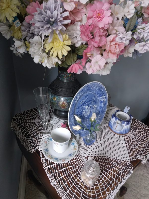 diningroom_090404_fineChinaInHutch