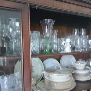 diningroom_090439_fineChinaInHutch