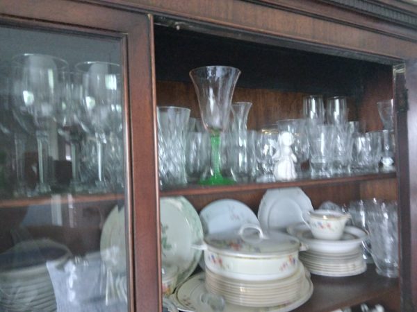 diningroom_090439_fineChinaInHutch