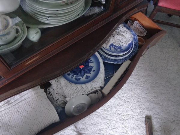 diningroom_090517_fineChinaInDrawer