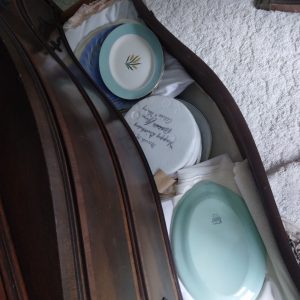 diningroom_090543_dishesinDrawer
