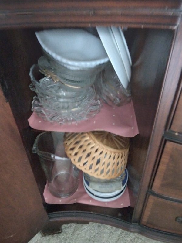diningroom_090644_fineGlassesInDresser