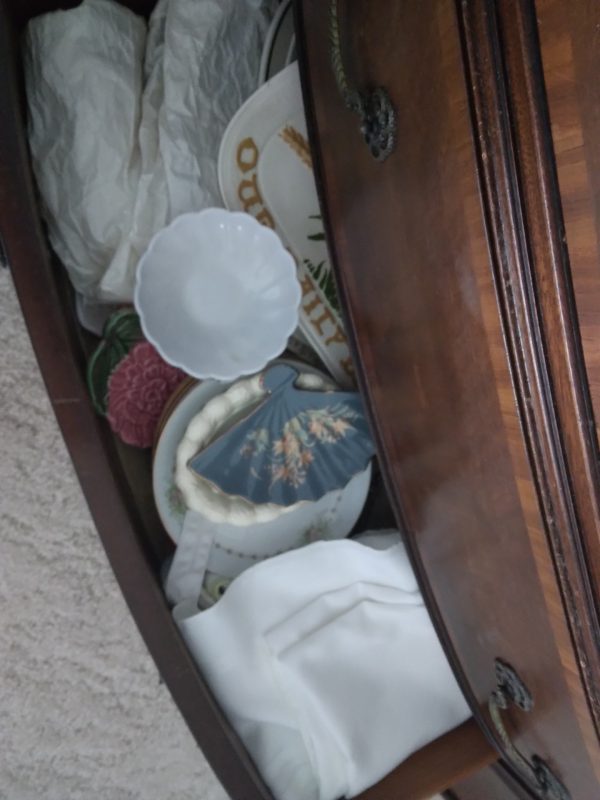 diningroom_090715_finePlatesInDresser