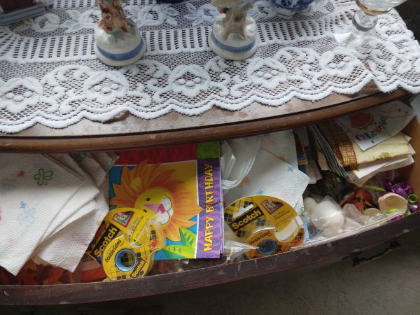 diningroom_091003_partyStuffInDrawer