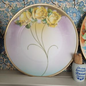 1002219_plates_084424624_threeyellowRose
