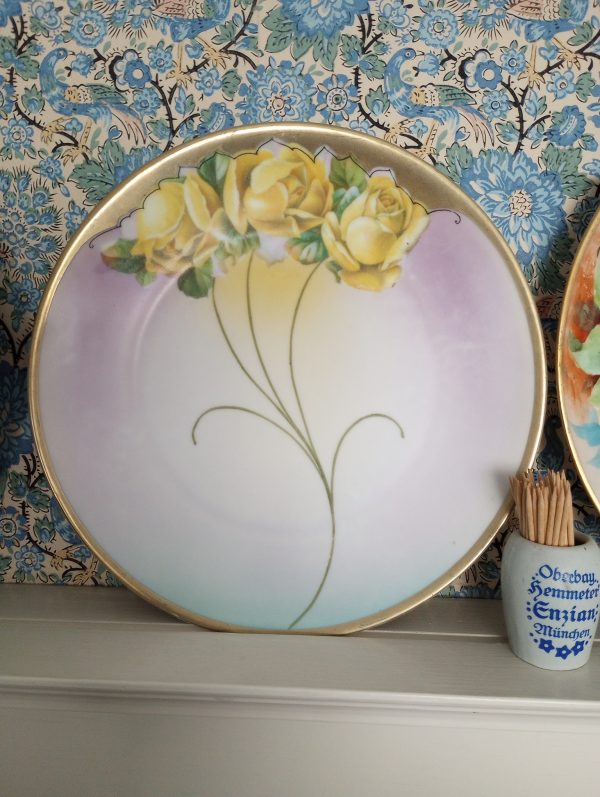 1002219_plates_084424624_threeyellowRose