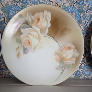 1002223_plates_084447990_threerose