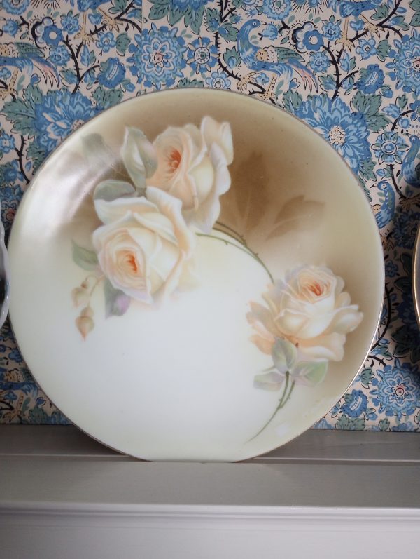 1002223_plates_084447990_threerose