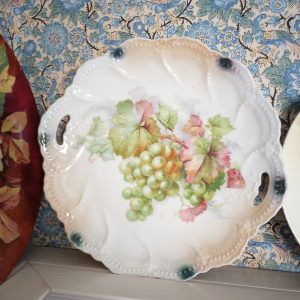 1002224_plates_084452339_grapes