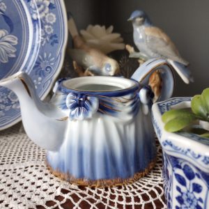 1002244_plates_084725690_blueteapot