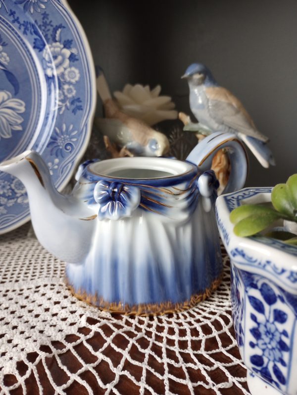 1002244_plates_084725690_blueteapot