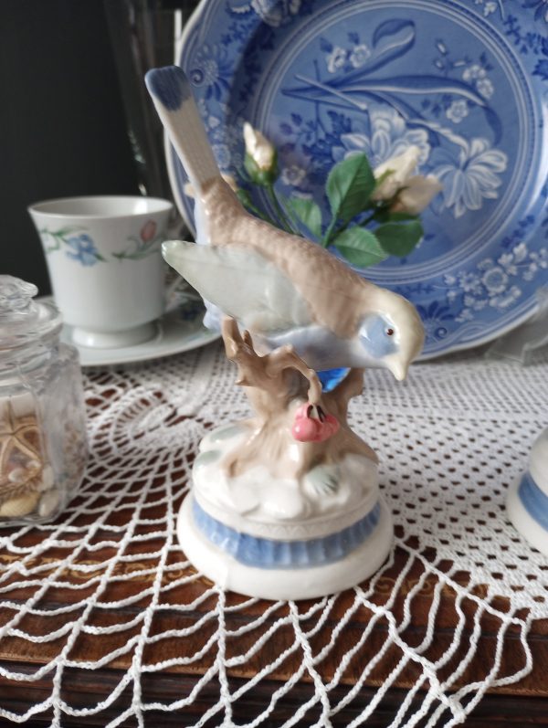 1002247_plates_084757231_birdStatue