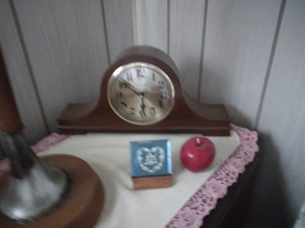 1003406_tvroom_175419_clock
