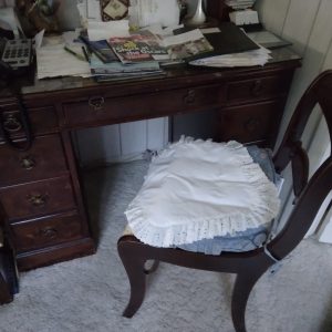 1003407_tvroom_175438_deskChair