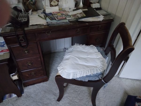 1003407_tvroom_175438_deskChair