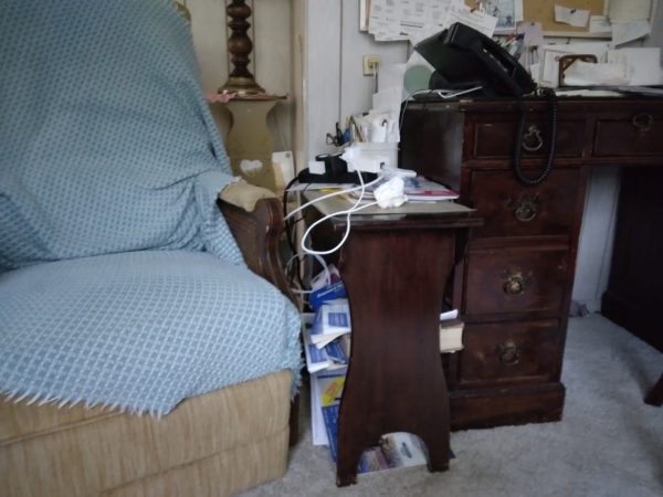 1003408_tvroom_175454_paperstand