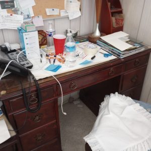 1003423_tvroom_150608992_fineWoodDesk