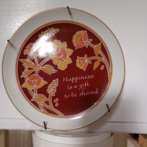 1003424_tvroom_181836842_plateHappinessShared
