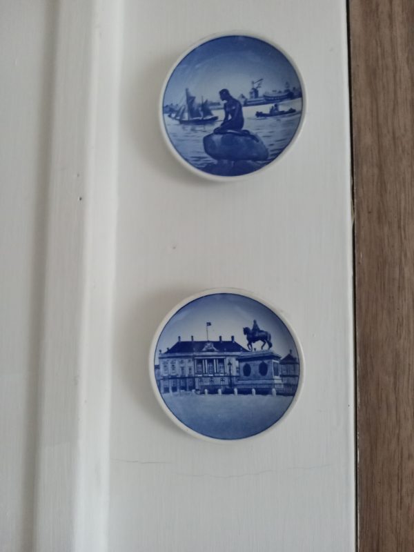 1004105_kitchen_140945_bluePlates2