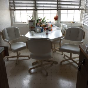 1004123_kitchen_110541606_table