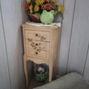 1004301_stairs_180944_smallAlmondcornertable