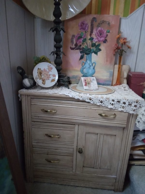 1004302_stairs_180954_smallbedstand