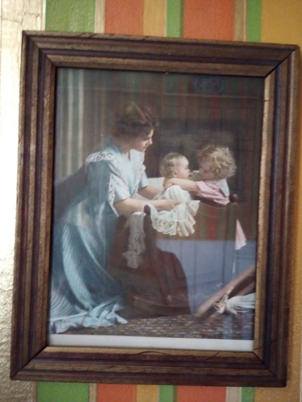 1004314_stairs_181750118_womanBabyPicture