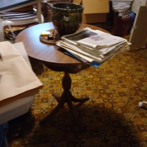 1005108_180645_pedistalRoundTable