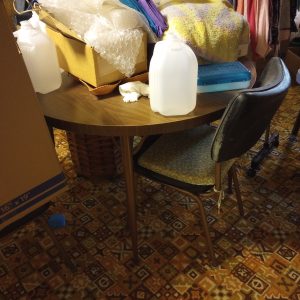 1005122_105149403_smallroundTable
