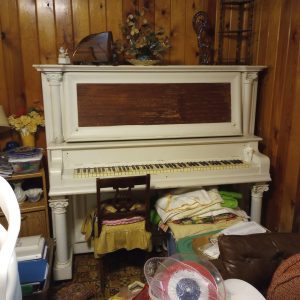 1005129_105257412_uprightPiano