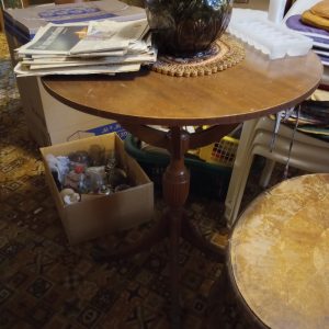 1005133_105426980_roundTable