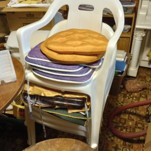 1005148_105644129_plasticChairs