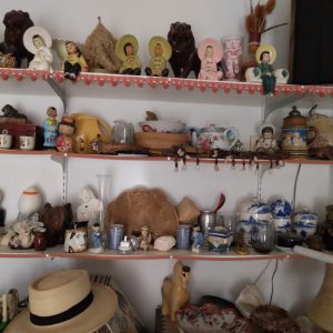 1006107_bedroom1_181121_NickNackshelf