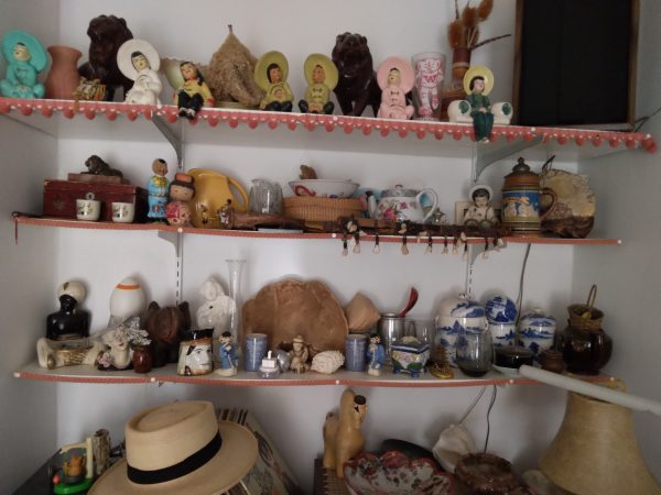 1006107_bedroom1_181121_NickNackshelf