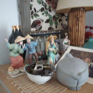 1006113_bedroom1_115504776_chineseFigures