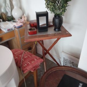 1006121_bedroom1_181216176_standVaseBox