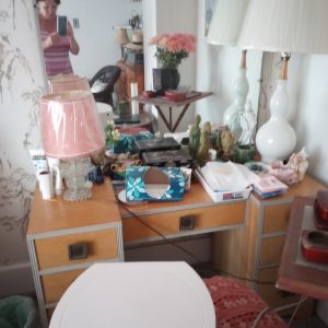 1006122_bedroom1_181227118_vanityTable