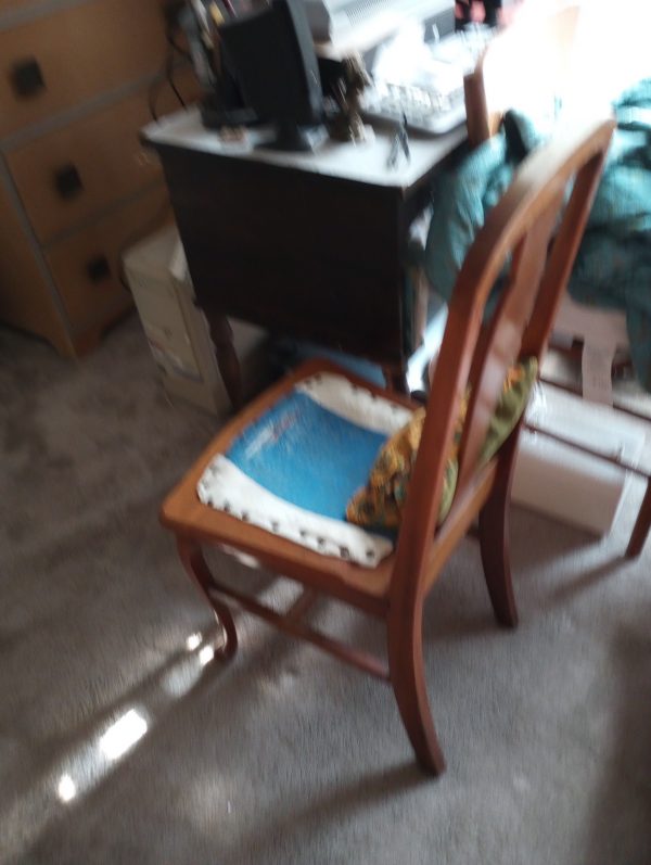 1006127_bedroom1_181257403_chair1