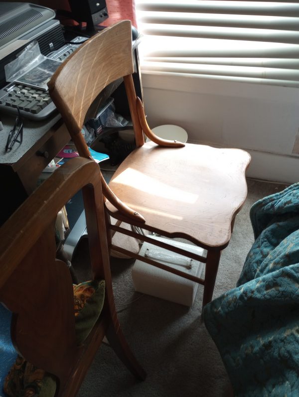 1006128_bedroom1_181315647_chair2