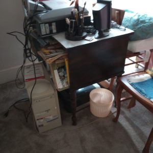 1006129_bedroom1_181345165_desk
