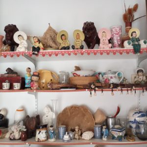 1006135_bedroom1_181441220_statuesOnShelve